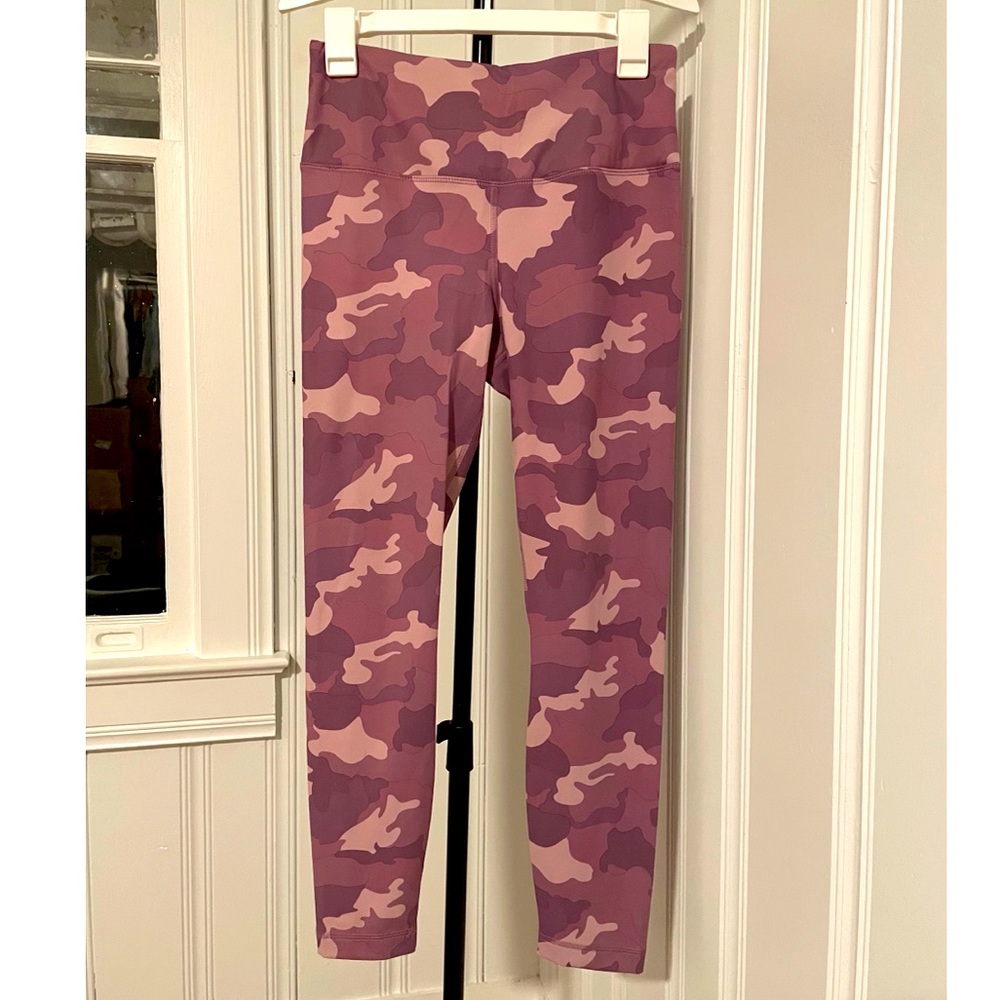 Yogalicious pink camo legging. Medium.